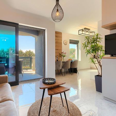 Apartment Wing 77 By Interhome Пула Екстер'єр фото