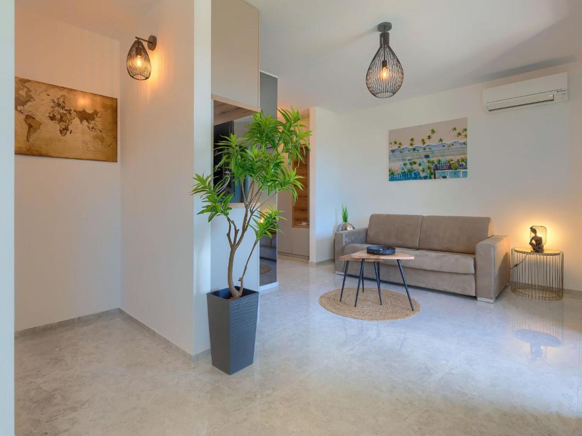 Apartment Wing 77 By Interhome Пула Екстер'єр фото