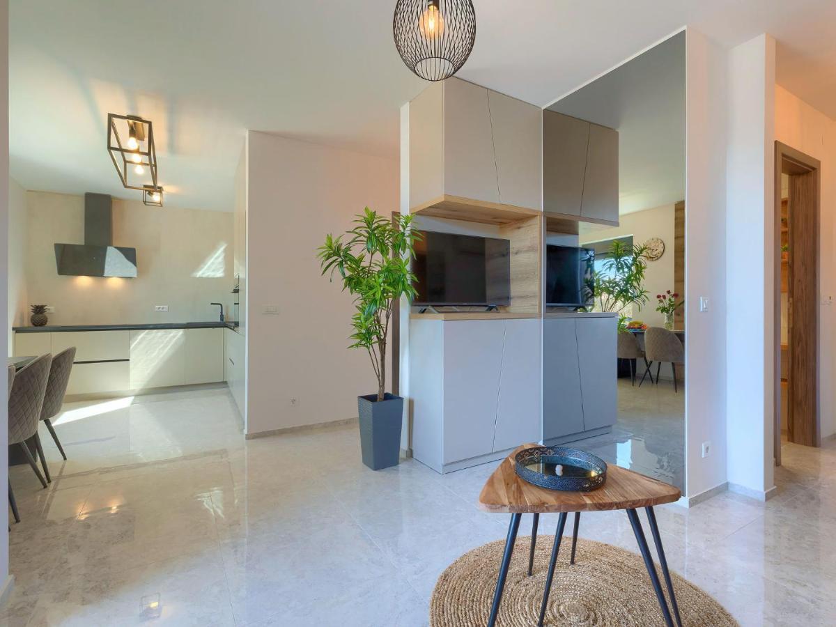 Apartment Wing 77 By Interhome Пула Екстер'єр фото