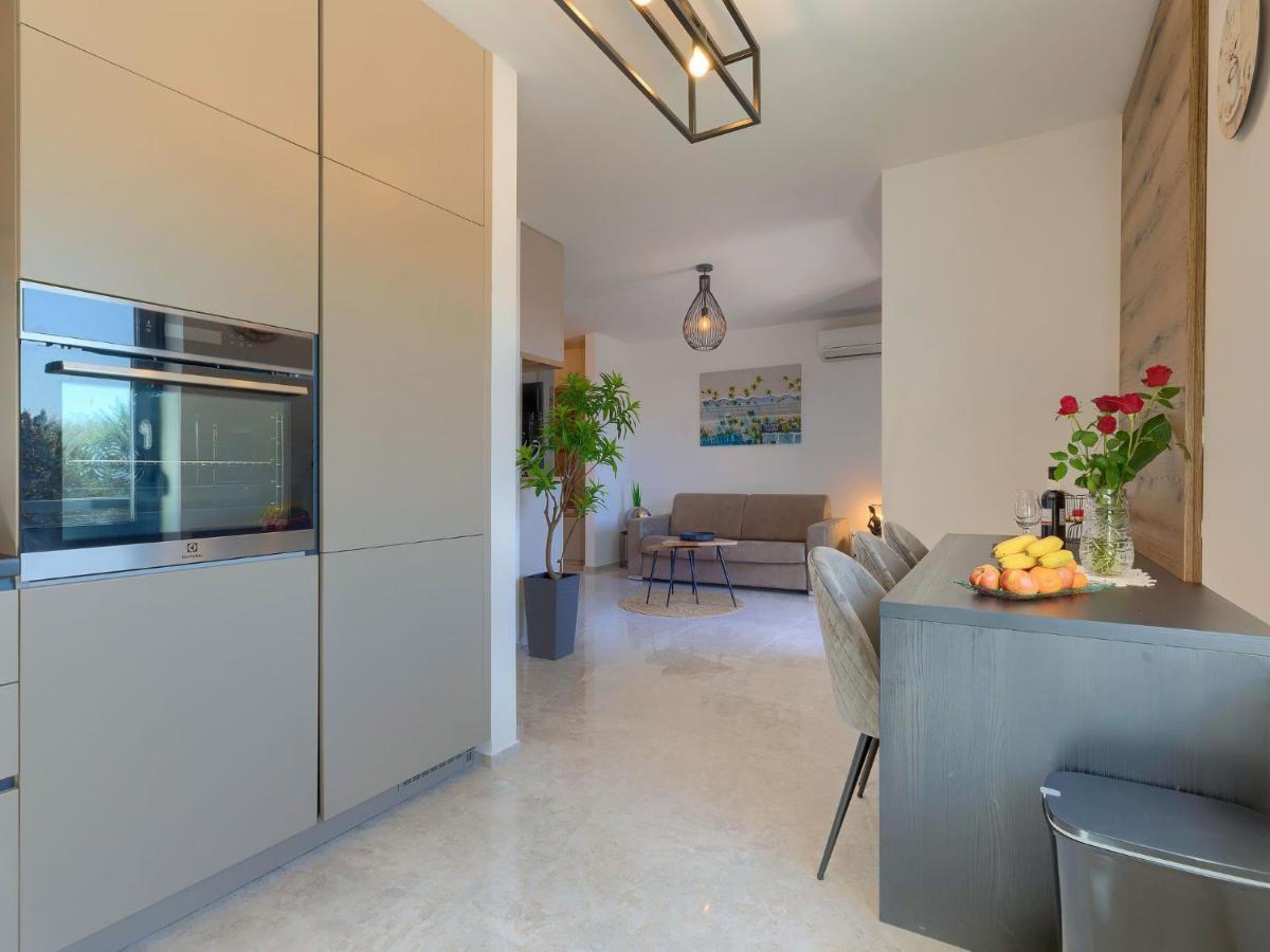Apartment Wing 77 By Interhome Пула Екстер'єр фото